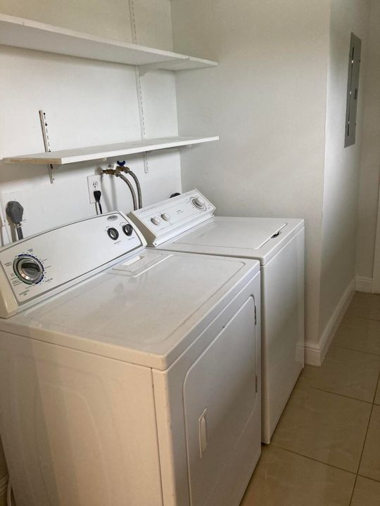 For Rent: $3,600 (4 beds, 1 baths, 1196 Square Feet)