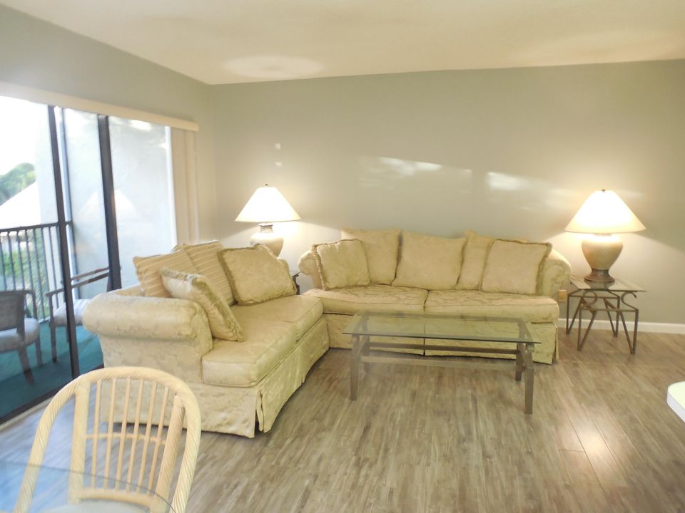 For Rent: $2,500 (1 beds, 1 baths, 860 Square Feet)