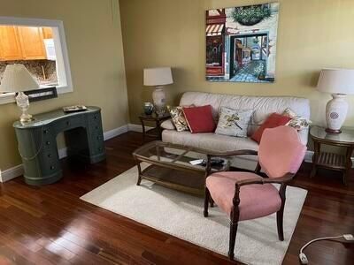 For Sale: $94,500 (1 beds, 1 baths, 570 Square Feet)