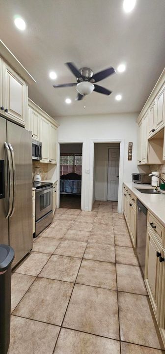 For Rent: $5,000 (3 beds, 1 baths, 1690 Square Feet)