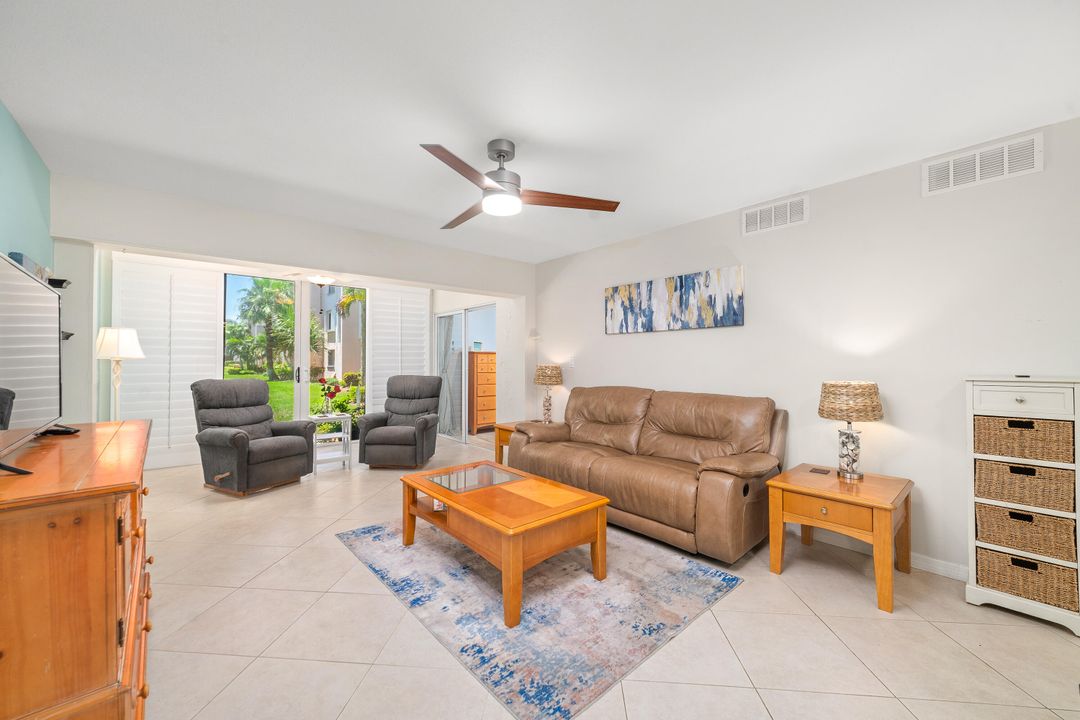 For Sale: $358,000 (2 beds, 2 baths, 1154 Square Feet)