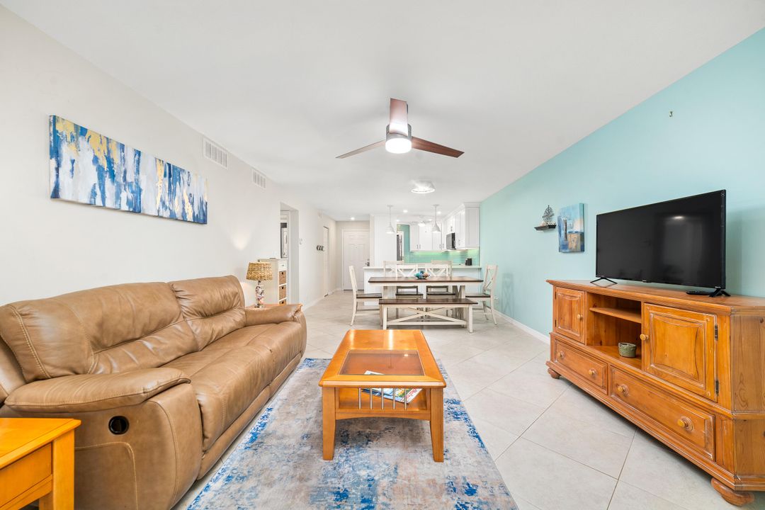 For Sale: $358,000 (2 beds, 2 baths, 1154 Square Feet)