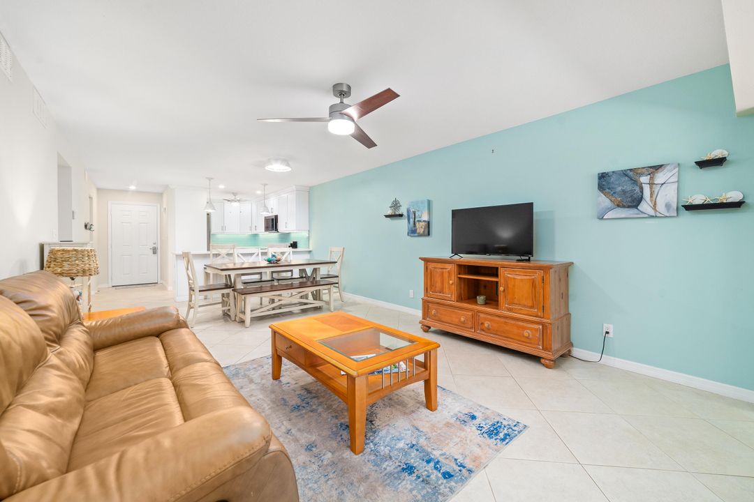 For Sale: $358,000 (2 beds, 2 baths, 1154 Square Feet)