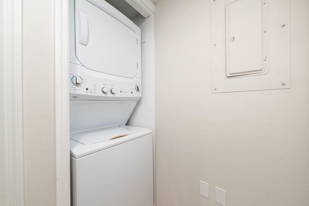 For Sale: $358,000 (2 beds, 2 baths, 1154 Square Feet)