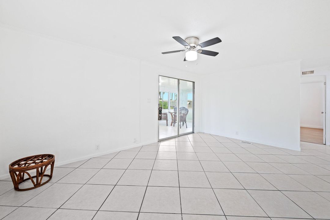 Active With Contract: $189,900 (2 beds, 2 baths, 1104 Square Feet)