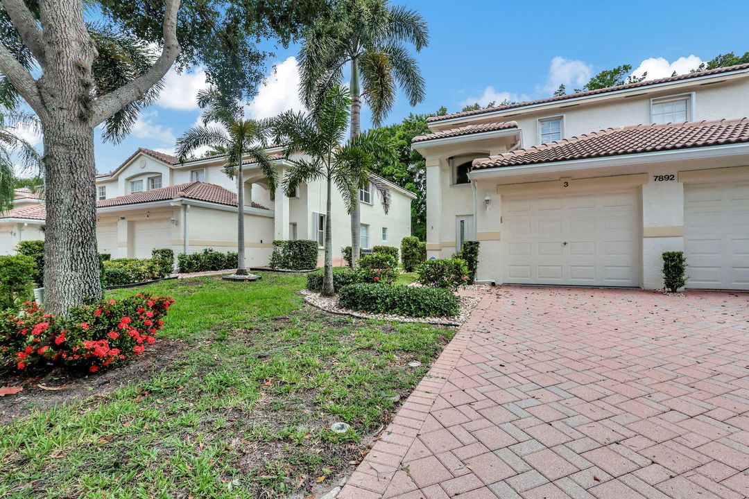 For Sale: $399,000 (3 beds, 2 baths, 1899 Square Feet)