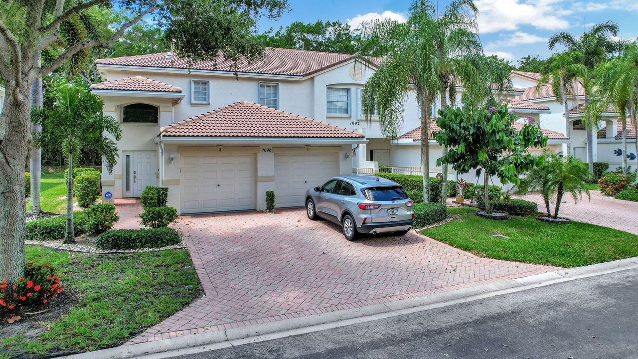 For Sale: $399,000 (3 beds, 2 baths, 1899 Square Feet)