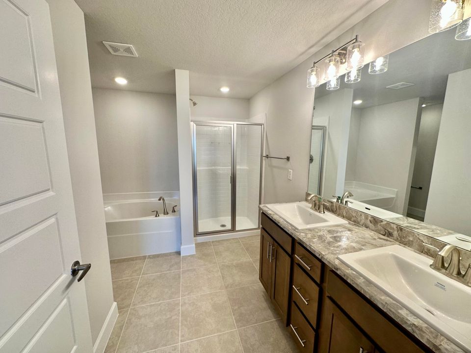 For Sale: $330,200 (3 beds, 2 baths, 1509 Square Feet)