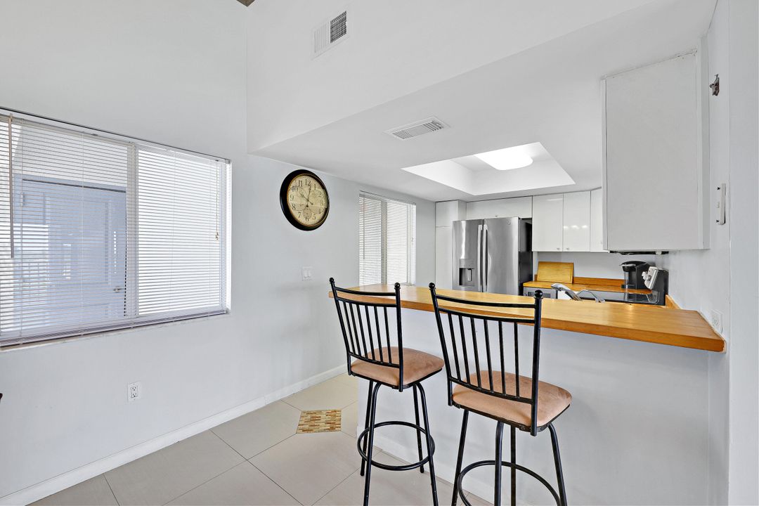 For Sale: $349,000 (2 beds, 2 baths, 1184 Square Feet)