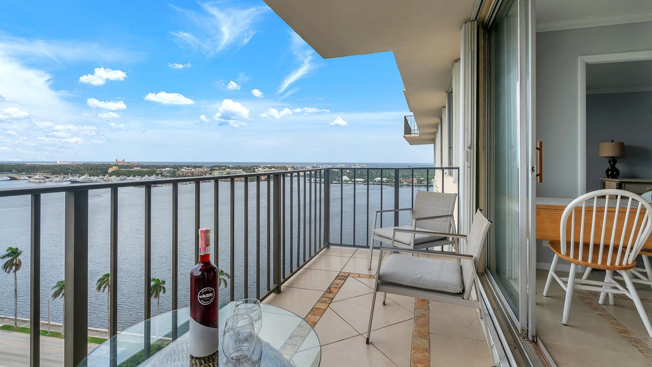 For Sale: $825,000 (2 beds, 2 baths, 1086 Square Feet)
