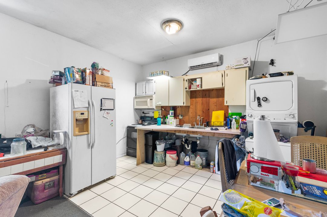 For Sale: $325,000 (4 beds, 2 baths, 2120 Square Feet)