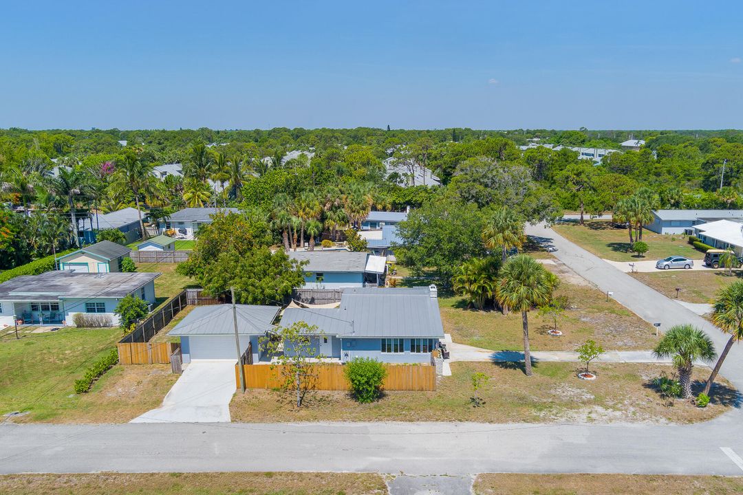 Active With Contract: $365,000 (2 beds, 2 baths, 1180 Square Feet)