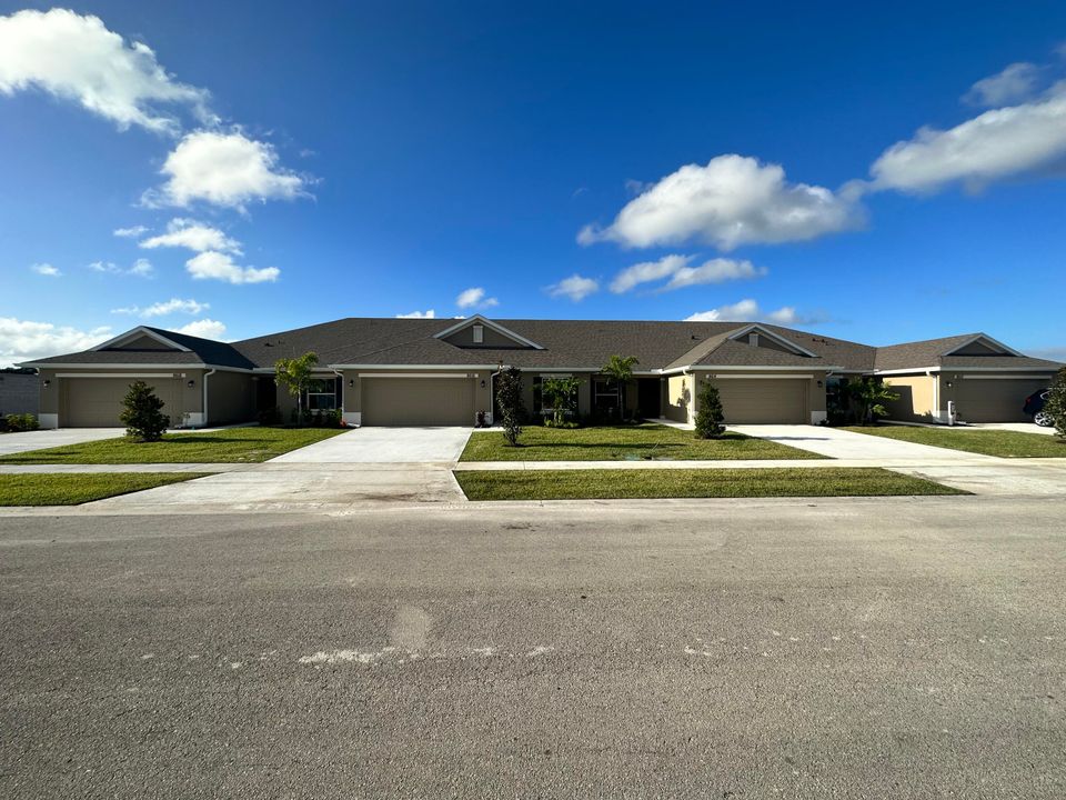 For Sale: $339,900 (3 beds, 2 baths, 1658 Square Feet)