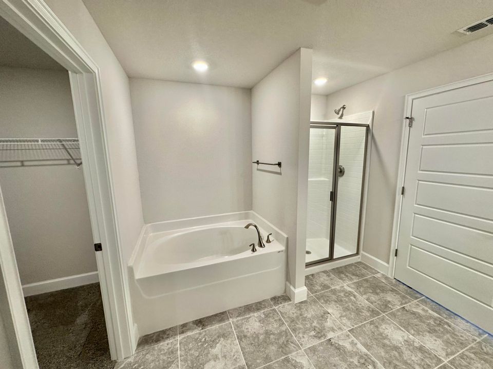 For Sale: $339,900 (3 beds, 2 baths, 1658 Square Feet)