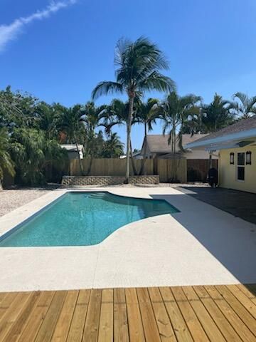 Active With Contract: $3,500 (3 beds, 2 baths, 1548 Square Feet)