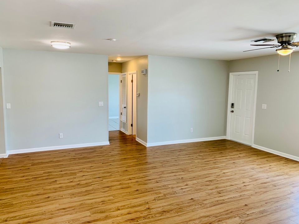 Active With Contract: $2,200 (2 beds, 2 baths, 1546 Square Feet)
