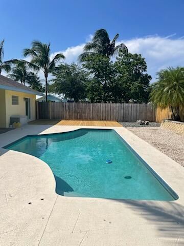 Active With Contract: $3,500 (3 beds, 2 baths, 1548 Square Feet)