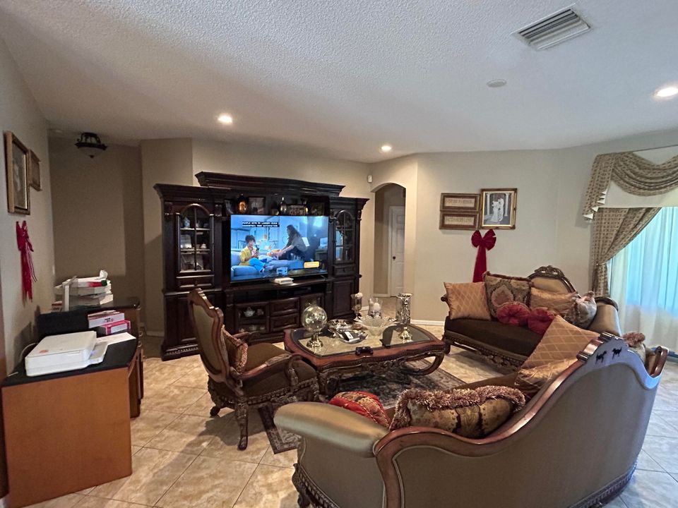 For Sale: $499,500 (4 beds, 2 baths, 2251 Square Feet)