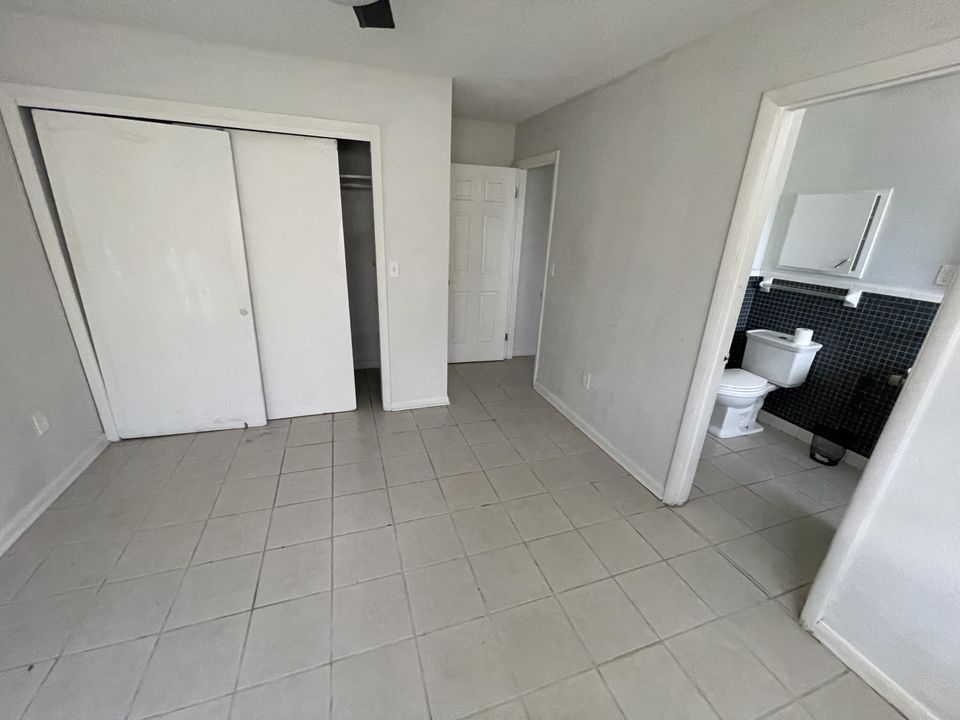 Active With Contract: $1,500 (2 beds, 2 baths, 966 Square Feet)