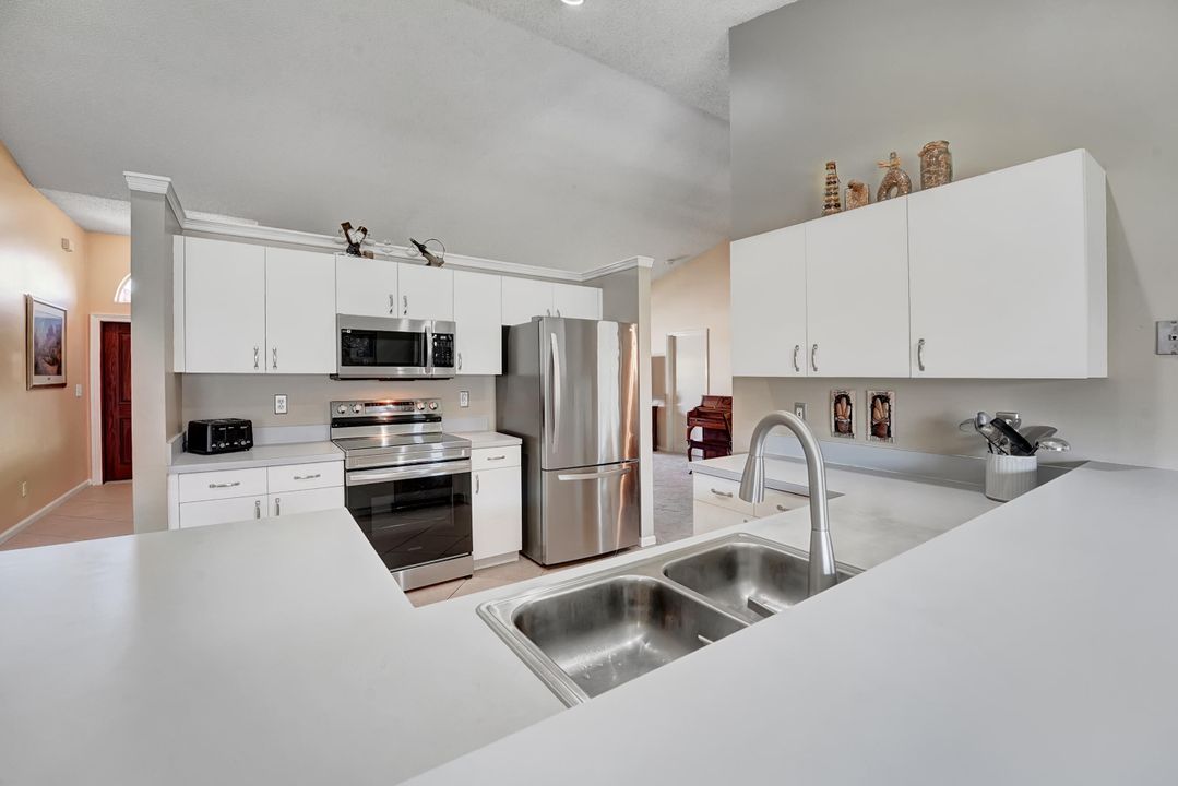 For Sale: $575,000 (3 beds, 2 baths, 2044 Square Feet)
