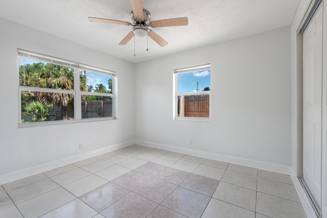 Active With Contract: $1,900 (2 beds, 1 baths, 812 Square Feet)