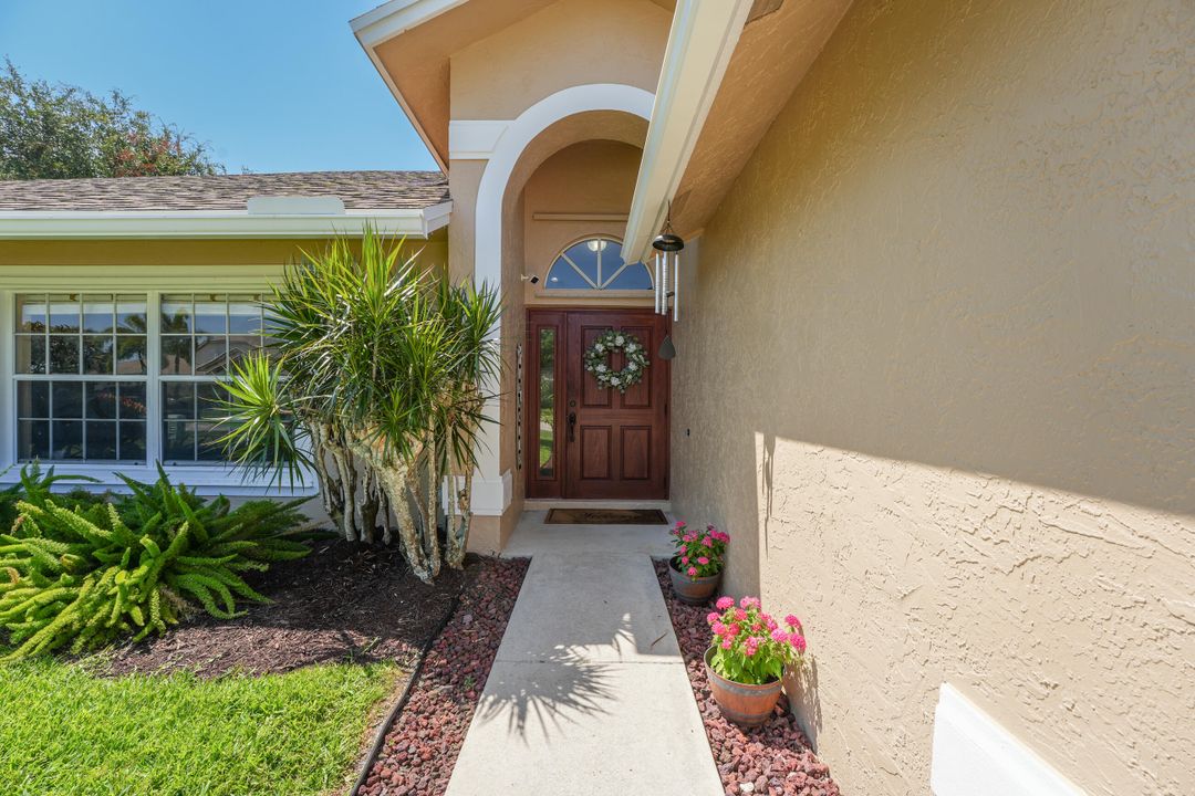 For Sale: $575,000 (3 beds, 2 baths, 2044 Square Feet)