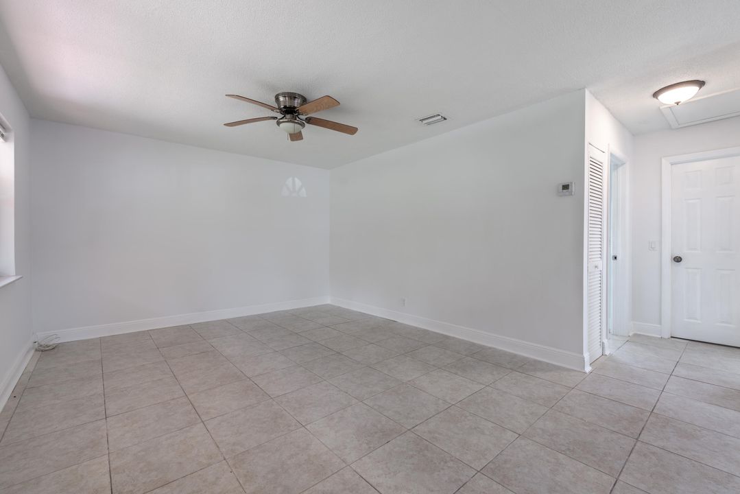 Active With Contract: $1,900 (2 beds, 1 baths, 812 Square Feet)