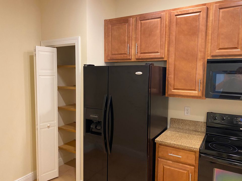 For Rent: $2,800 (3 beds, 2 baths, 1766 Square Feet)