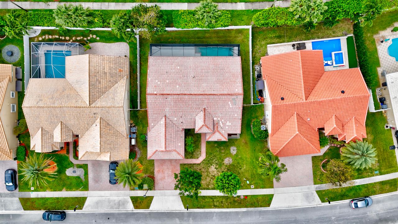 For Sale: $1,000,000 (4 beds, 2 baths, 2528 Square Feet)