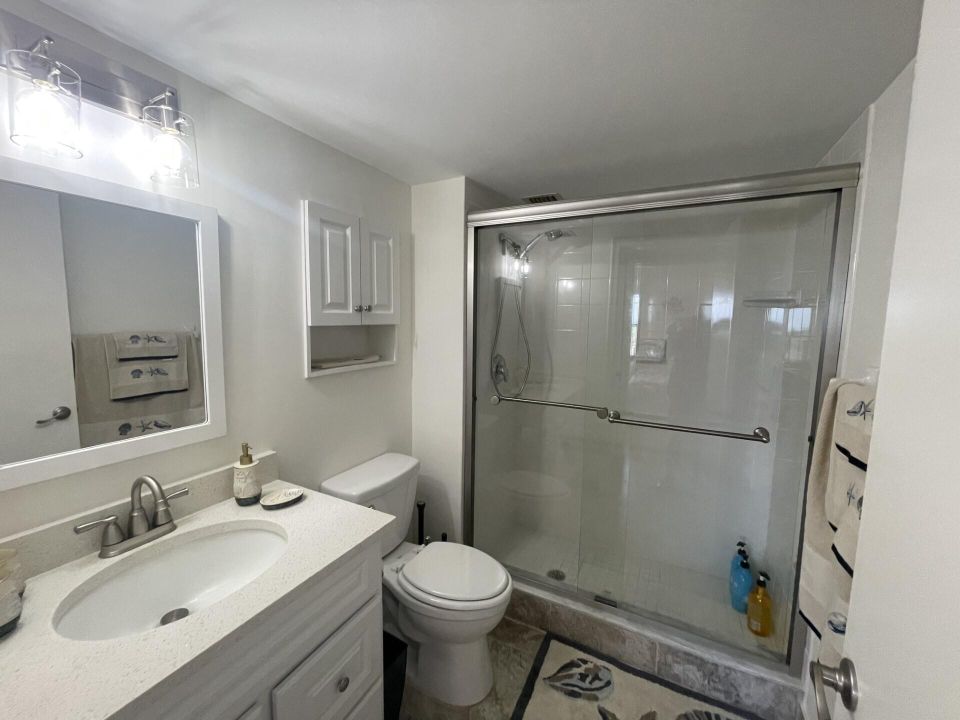 For Rent: $3,000 (2 beds, 2 baths, 1040 Square Feet)