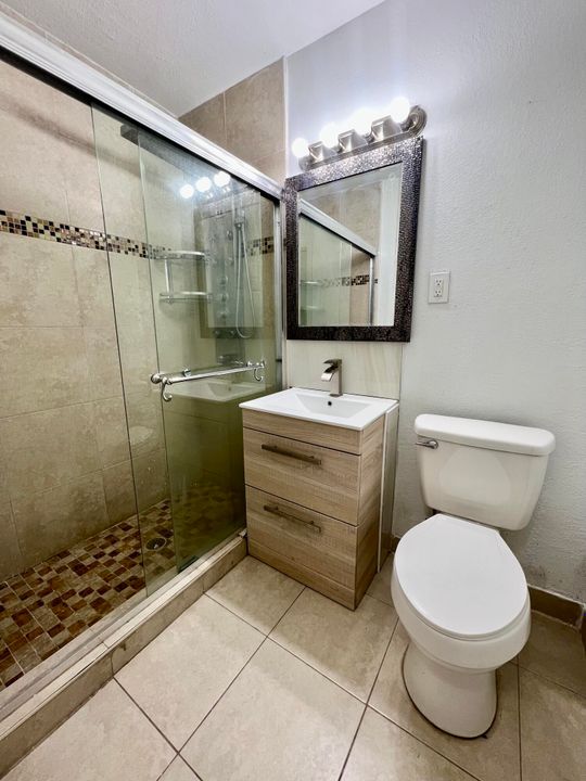 待售: $470,000 (4 贝兹, 2 浴室, 1377 平方英尺)