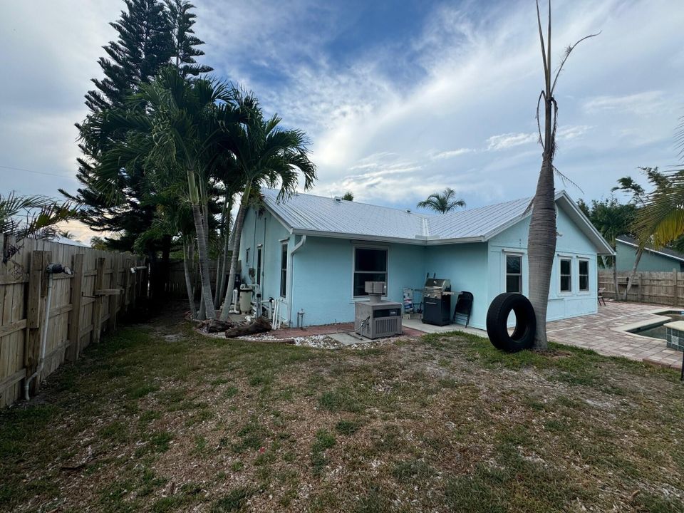 For Sale: $500,260 (3 beds, 2 baths, 1917 Square Feet)