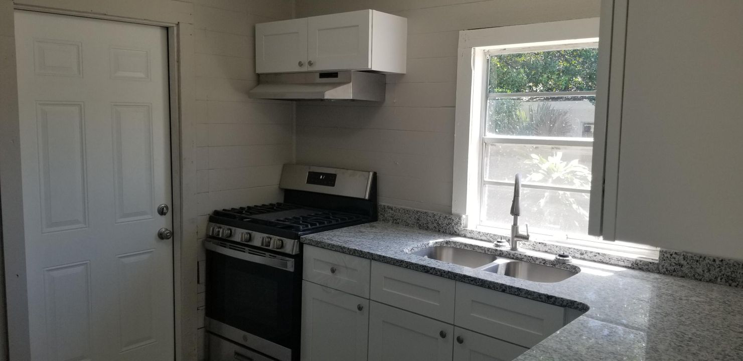 For Rent: $1,400 (2 beds, 1 baths, 506 Square Feet)