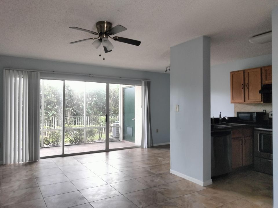 Active With Contract: $1,700 (1 beds, 1 baths, 750 Square Feet)