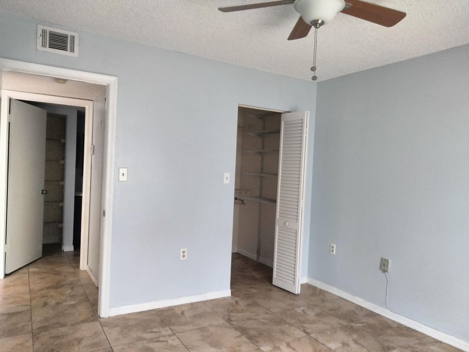 Active With Contract: $1,700 (1 beds, 1 baths, 750 Square Feet)