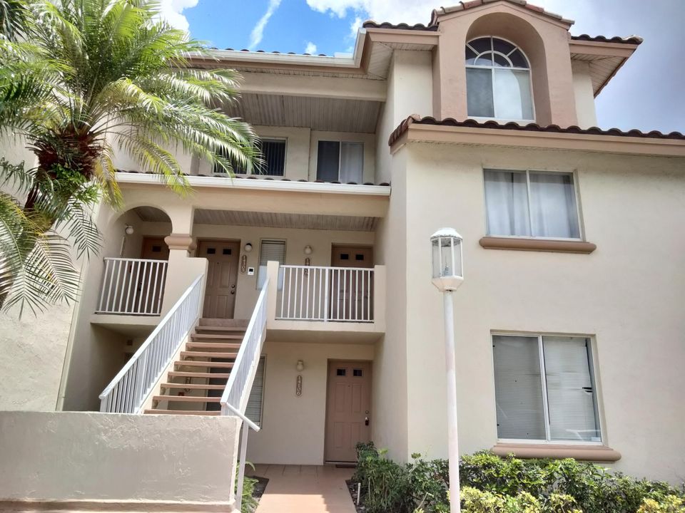 Active With Contract: $1,700 (1 beds, 1 baths, 750 Square Feet)