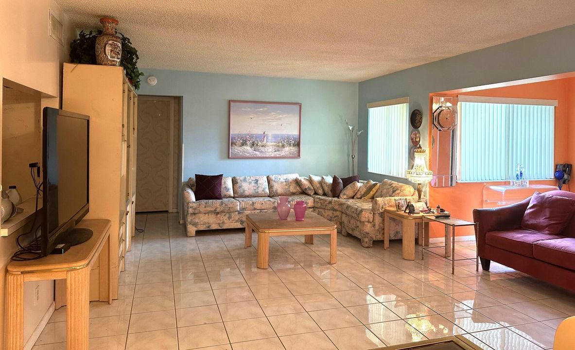 For Sale: $199,000 (2 beds, 2 baths, 1115 Square Feet)