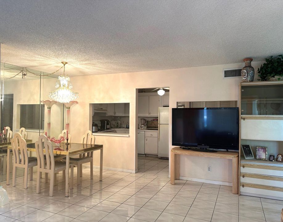 For Sale: $199,000 (2 beds, 2 baths, 1115 Square Feet)