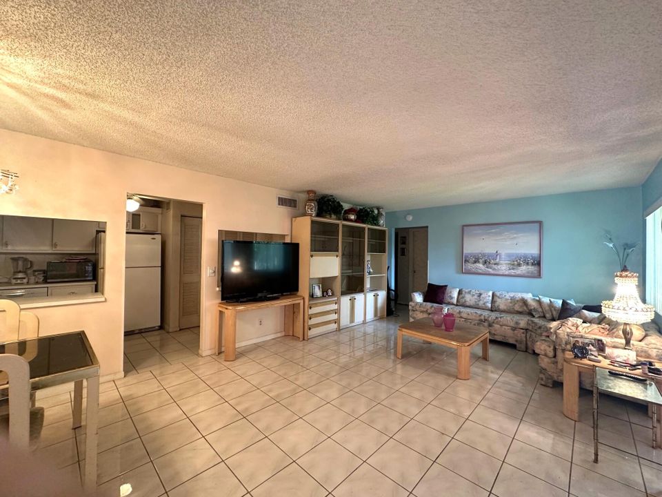 For Sale: $199,000 (2 beds, 2 baths, 1115 Square Feet)