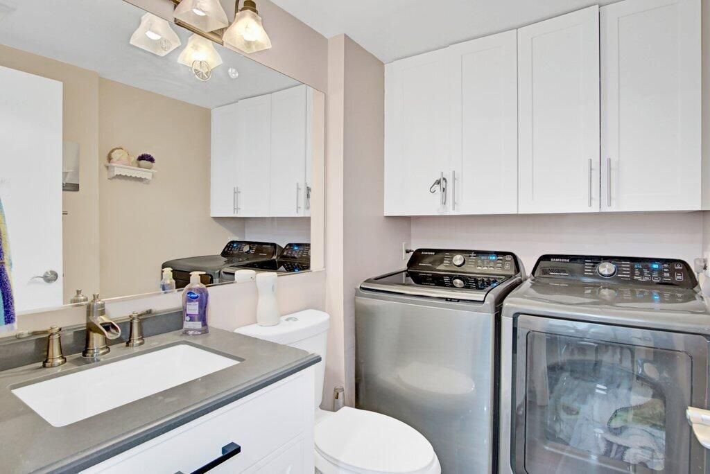 Active With Contract: $305,000 (2 beds, 2 baths, 1236 Square Feet)