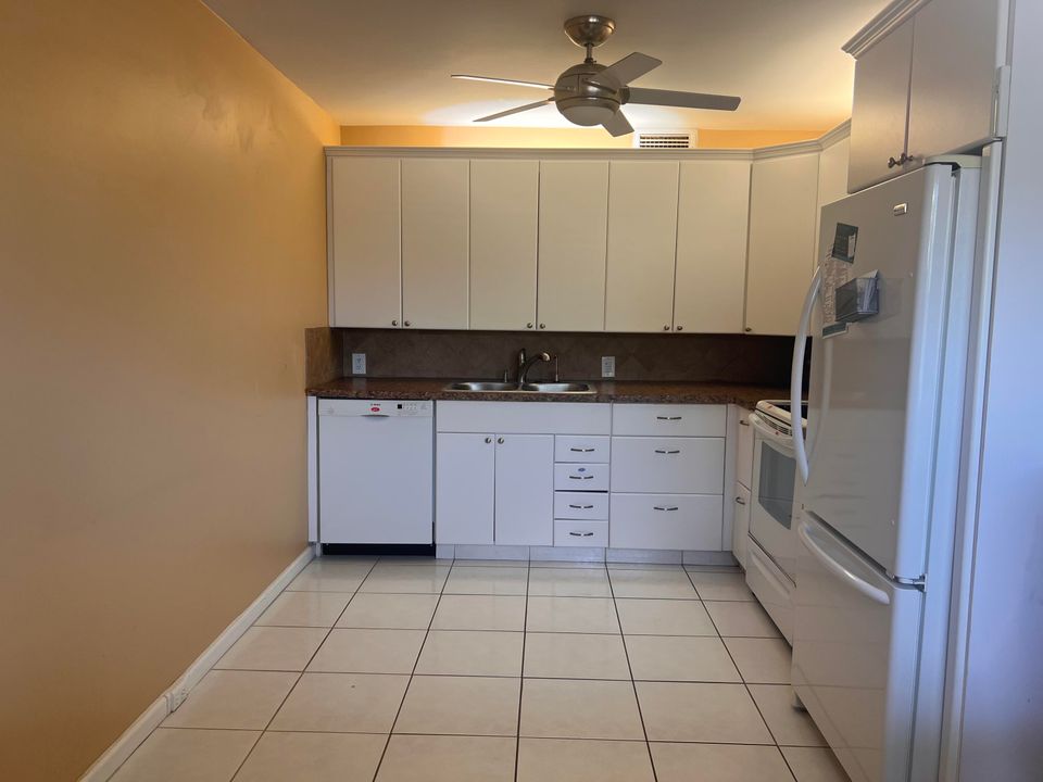 For Rent: $2,000 (2 beds, 2 baths, 1008 Square Feet)