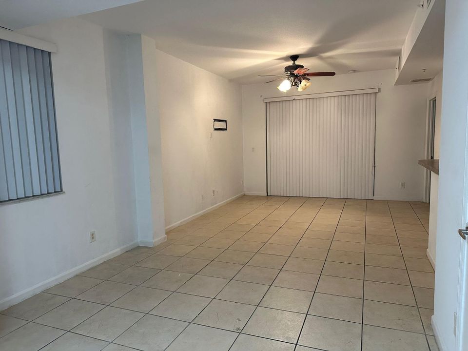 For Sale: $211,900 (2 beds, 2 baths, 855 Square Feet)