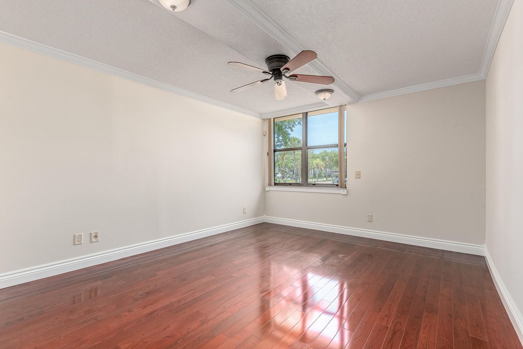 For Sale: $310,000 (2 beds, 2 baths, 1001 Square Feet)