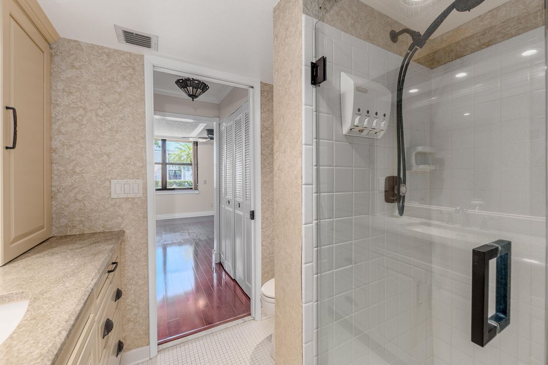 For Sale: $310,000 (2 beds, 2 baths, 1001 Square Feet)