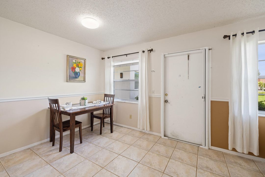 For Sale: $129,900 (1 beds, 1 baths, 747 Square Feet)