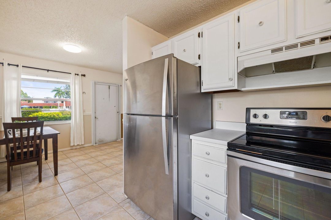 For Sale: $129,900 (1 beds, 1 baths, 747 Square Feet)