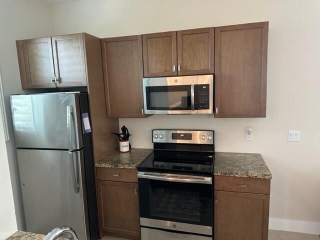 For Rent: $2,300 (1 beds, 1 baths, 660 Square Feet)