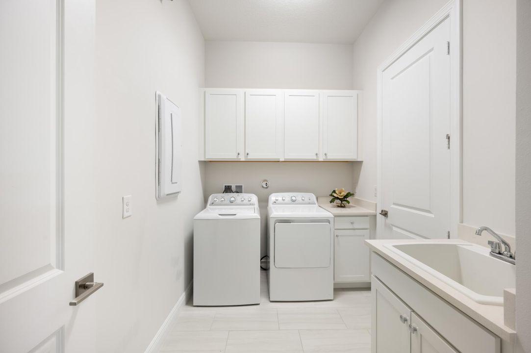 For Sale: $1,045,000 (2 beds, 2 baths, 2133 Square Feet)