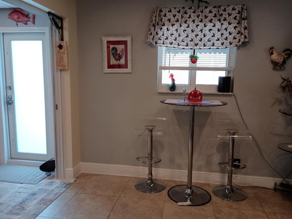 For Sale: $274,900 (2 beds, 1 baths, 1062 Square Feet)