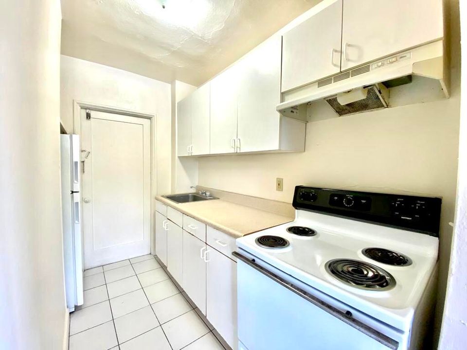 For Rent: $1,425 (1 beds, 1 baths, 600 Square Feet)